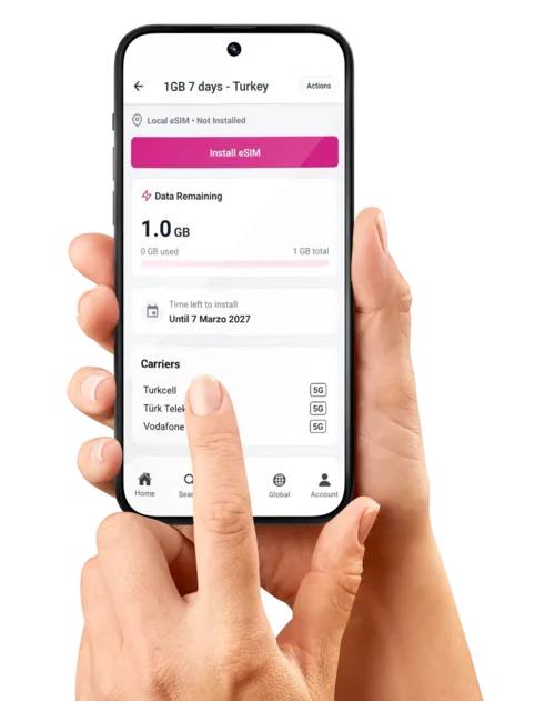 Hand holding a smartphone with the Quibity app